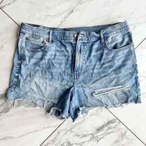 AE Strigid Super High-Waisted Relaxed Ripped Short 18